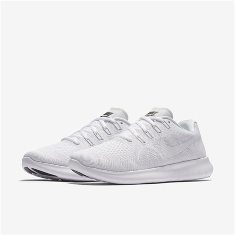 white nike running shoes women.